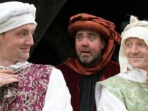 Шескпировият театър играе "Веселите уиндзорки" в Пловдив