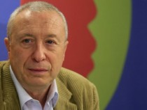 "Разделяне на двойки по домовете" е новата постановка на Младежкия театър