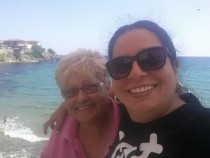 Изящни класически рисунки на майка и дъщеря в галерия „Бургас“