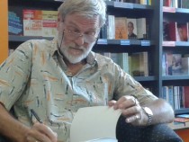 Кристофър Бъкстон с ново издание на романа "Далече от Дунава"