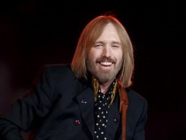 Почина американският рок музикант и продуцент Том Пети