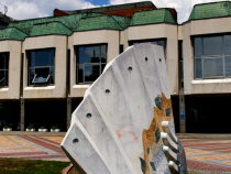 По случай днешния международен Ден на музиката солистите и хорът на Бургаската опера се включиха във флашмоб