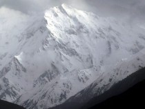 Картини на Костадин Жиков, посветени на Хималаите, са изложени в София