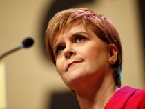 Никола Стърджън обвини Мей, че се вслушва само в гласовете на "лудите брекзитиъри"