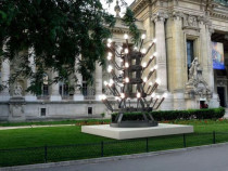 Творба на Стефан Николаев е поставена пред Гран Пале в Париж