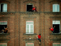 Френски артисти ще танцуват по фасади в Пловдив