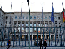 Германското финансово министерство отрече, че планира да предложи повече пари за бежанците