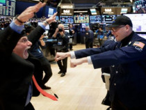 Подновяване на агресивните продажби на Уолстрийт въпреки стабилния растеж на американската икономика