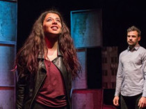 За въпросите, които театърът задава