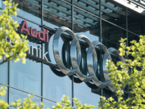 Audi сменя емблемата си