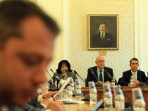 Петкова и Добрев на кръгла маса за перспективите за енергийната сигурност на Югоизточна Европа