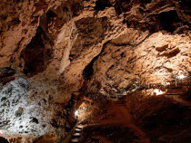 Скална пещерна рисунка на остров Борнео е най-древната в света, установиха учени