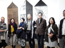 Японски автори моделират космоса в ежедневието с глина, туш и текстил