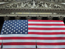 Предпазлива търговия на Уолстрийт в очакване на ключовата среща между Доналд Тръмп и Си Дзинпин