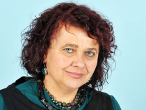 Стихосбирката "Седем. Стихотворения (с) биографии" е своеобразна равносметка за Мирела Иванова