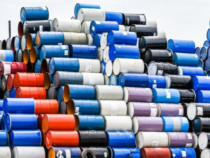 Петролът падна под 70 долара