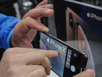 Apple е намалил производствените поръчки и за трите нови модела на iPhone заради по-слабо търсене