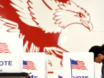 Предпазлив позитивен старт на Уолстрийт в очакване на резултатите от междинните избори в САЩ