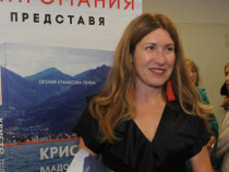 Журналистката Евгения Атанасова представя книгата си за Кристо