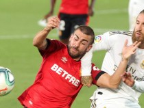 Реал отново изпревари Барселона след рутинна победа