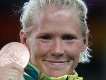 Наказаха олимпийска медалистка в борбата заради допинг