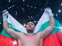 Отлагат отново мача между Пулев и Джошуа