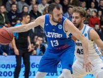 Капитанът Великов парафира нов договор с Левски Лукойл