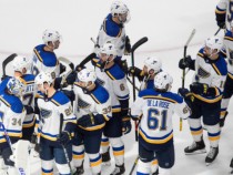 Три отбора са на победа от продължаване в НХЛ