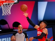 Уестбруук вкара 31 точки за победата на Хюстън