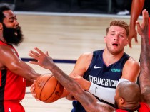 Хюстън обърна Далас в мач с 302 точки