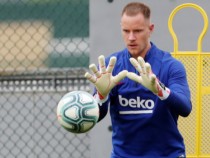 Оперират вратаря на Барселона