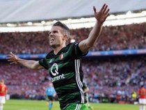 Ван Перси влезе в треньорския щаб на Фейенорд