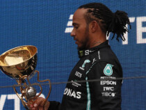Люис Хамилтън с исторически успех