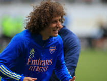 Давид Луис се завърна в родината си