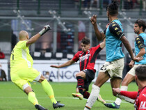 Милан догони Интер след победа над Венеция