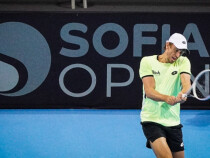 Милман е първият поставен, който продължава в София