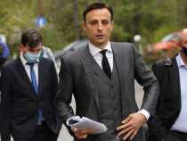 Екипът на Бербатов дава съвети за Извънредния конгрес на ФБС