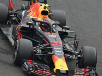 Верстапен потегля преди Хамилтън в Нидерландия