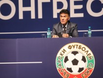 Михайлов призова РЗИ и МЗ да допуснат зрители на стадионите