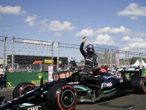 Хамилтън може да стартира последен в Турция