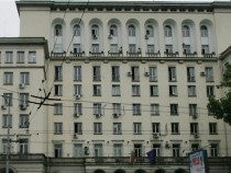 ММС осигурява заплата на един треньор от клуб