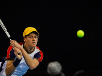 Синер продължава защитата на титлата си в София