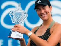 Мугуруса си подари трофей за рождения ден