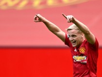 Барселона иска Ван де Беек под наем