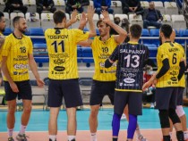 Хебър приема Олимпиакос с публика в залата