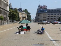 Мрежата бясна на умнокрасивите, които блокираха София в адския пек СНИМКИ 18+