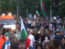 Сигнал до БЛИЦ! Вижте какво безумие вършат протестърите на "Орлов мост" и Ректората