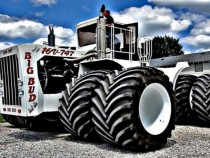 Ето как се сменят гумите на най-големия трактор в света ВИДЕО