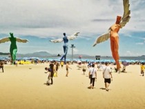 Странните правила за поведение на китайски плаж