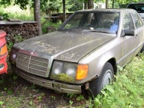 Ще запали ли покрит с мъх Mercedes-Benz W124, оставен да гние 16 години ВИДЕО